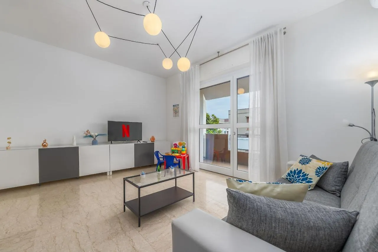 Niguarda-Zara Xxl Home,Two Balconies,Wifi,Family contacts