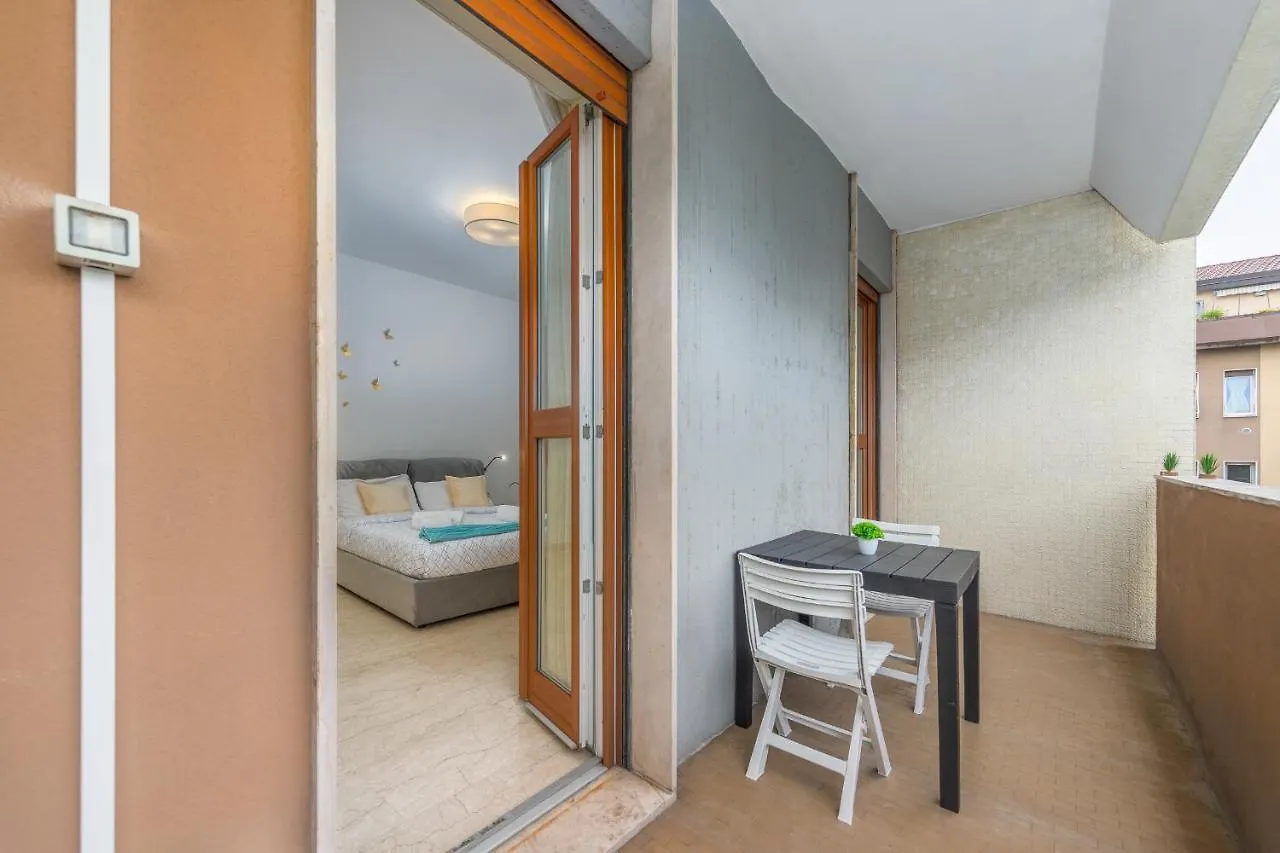Niguarda-Zara Xxl Home,Two Balconies,Wifi,Family Milan Apartment