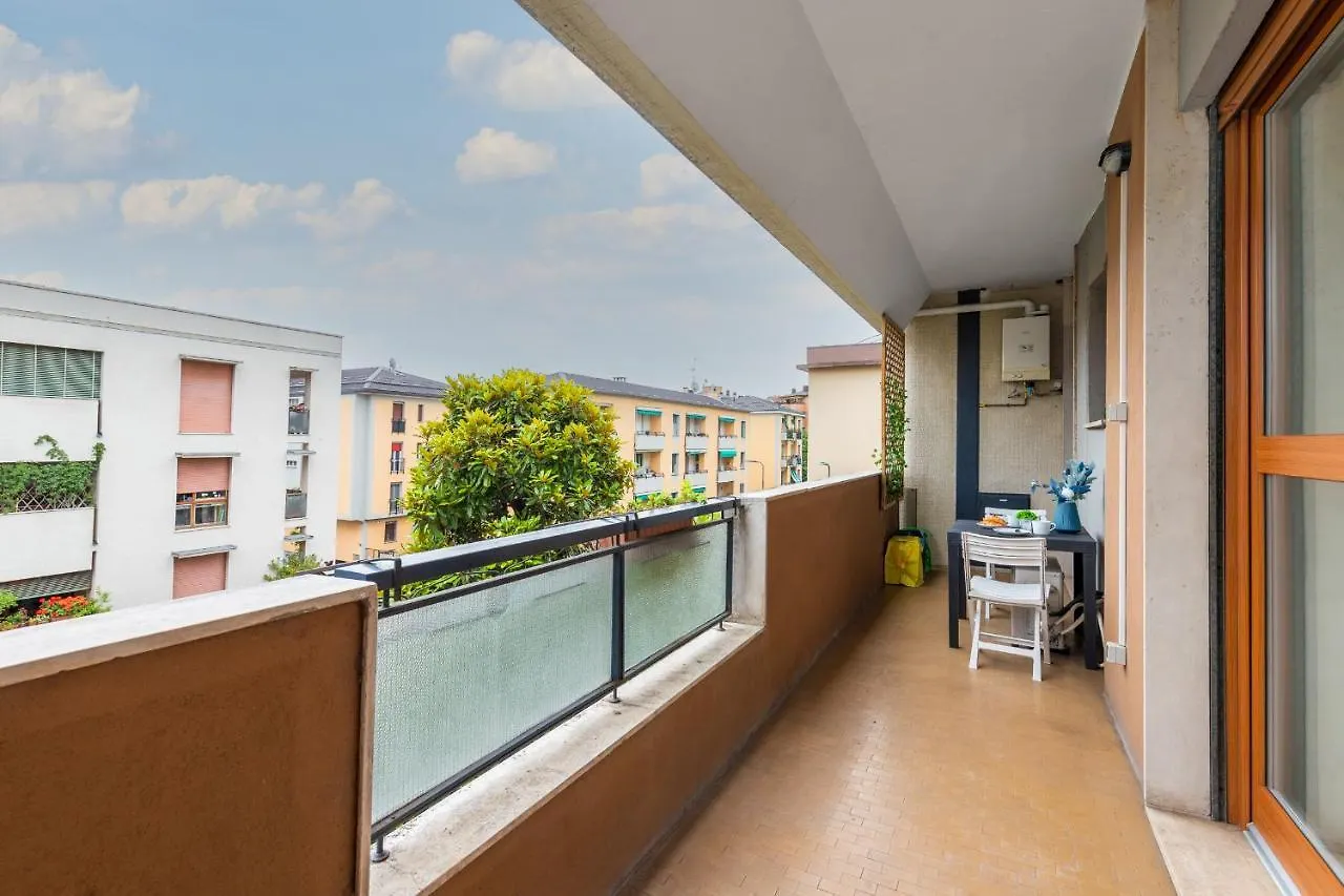 Apartment Niguarda-Zara Xxl Home,Two Balconies,Wifi,Family Milan Italy