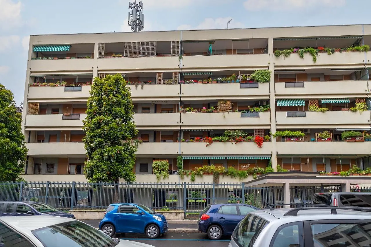 Niguarda-Zara Xxl Home,Two Balconies,Wifi,Family Milan 0*,